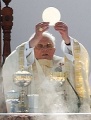 Benedikt XVI.-Eucharistie.jpg